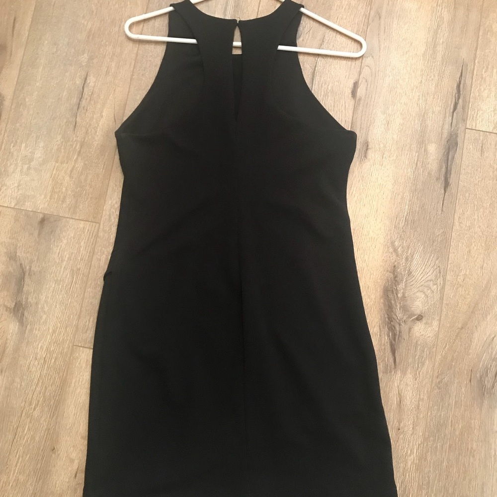 Black simple dress.